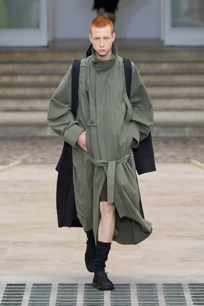 Look 30